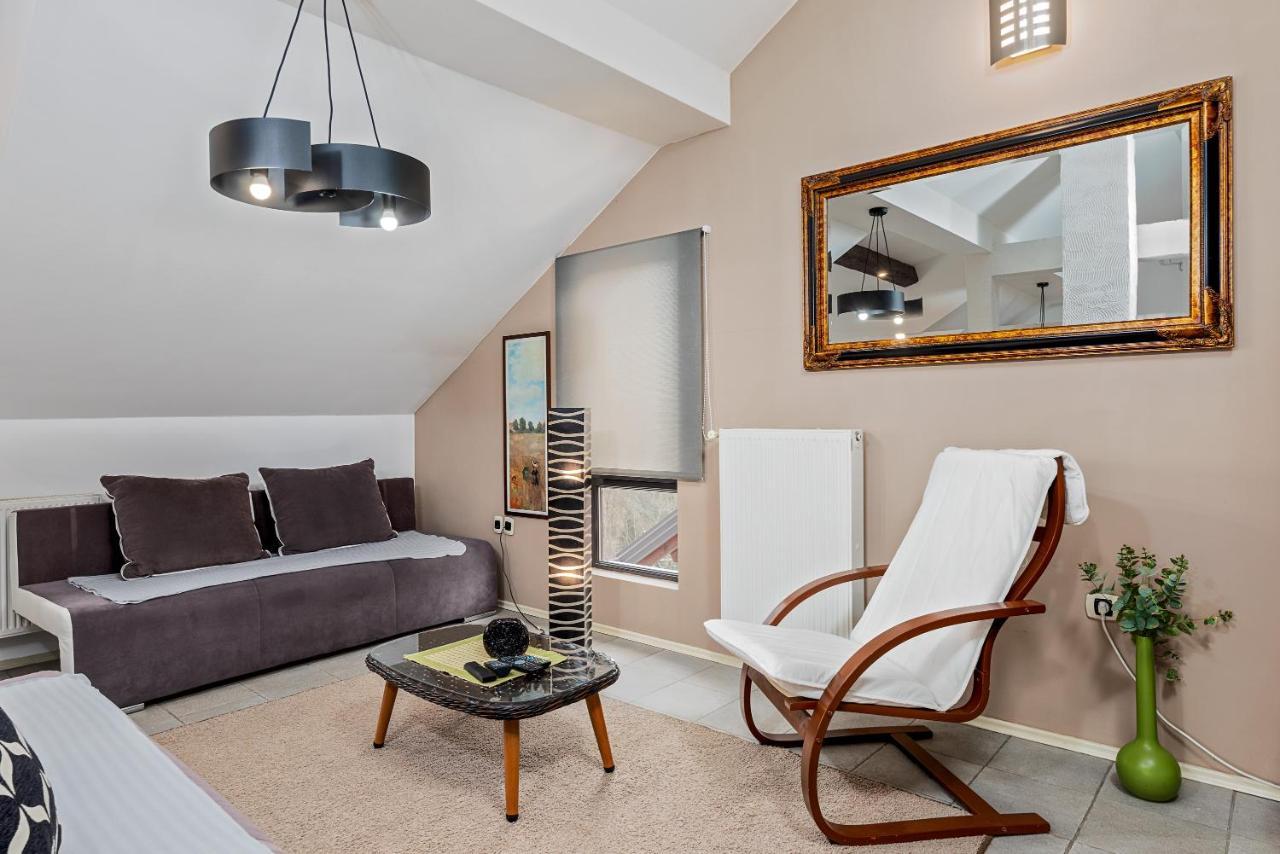 Studio Apartman Pavletic Apartment สลูน ภายนอก รูปภาพ