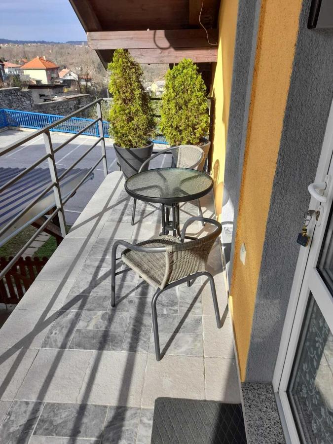 Studio Apartman Pavletic Apartment สลูน ภายนอก รูปภาพ