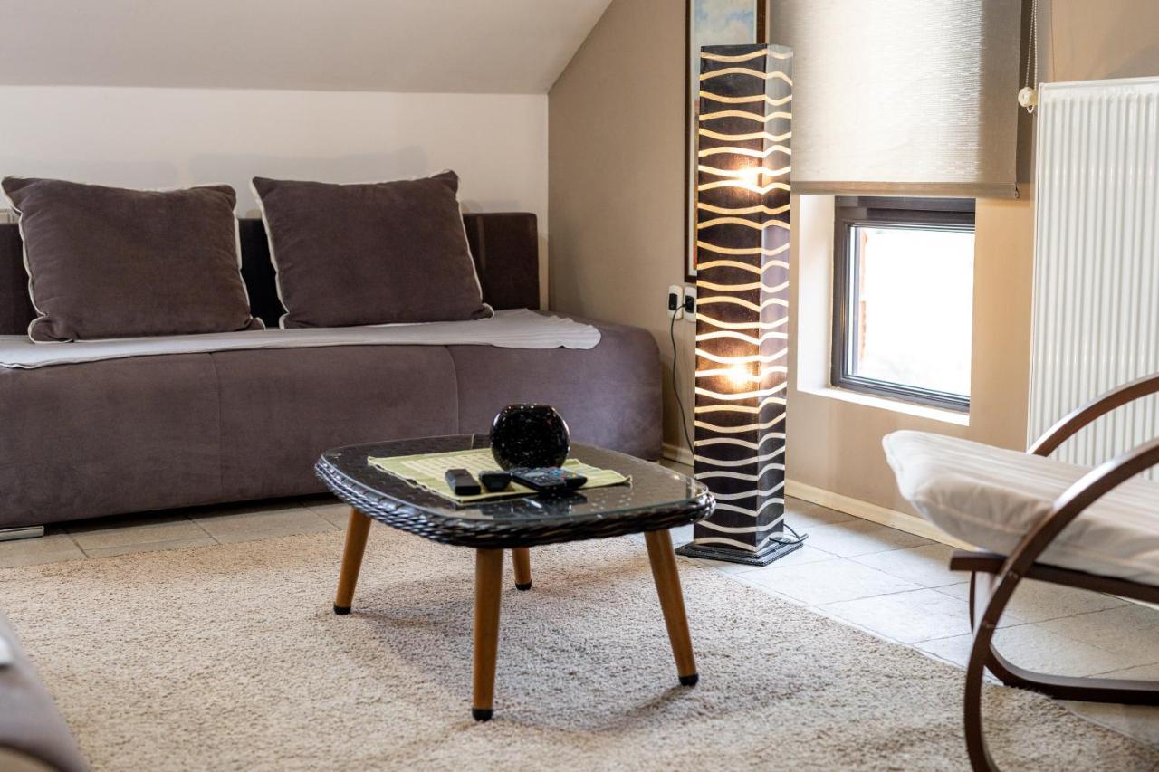 Studio Apartman Pavletic Apartment สลูน ภายนอก รูปภาพ